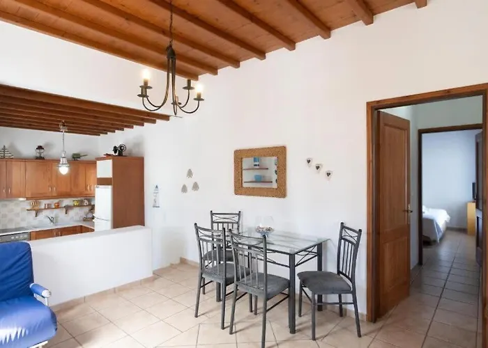 Mykonos Elegance 2-bedroom Escape In Psarou